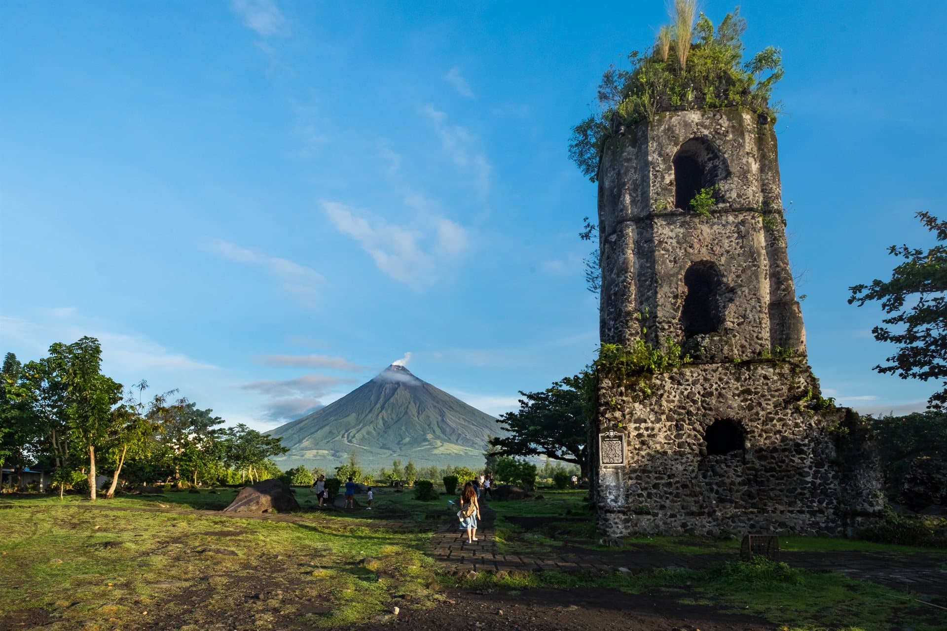 Cold-Weather Weekend Road Trips Near Metro Manila: The Amihan Season Guide (2026)